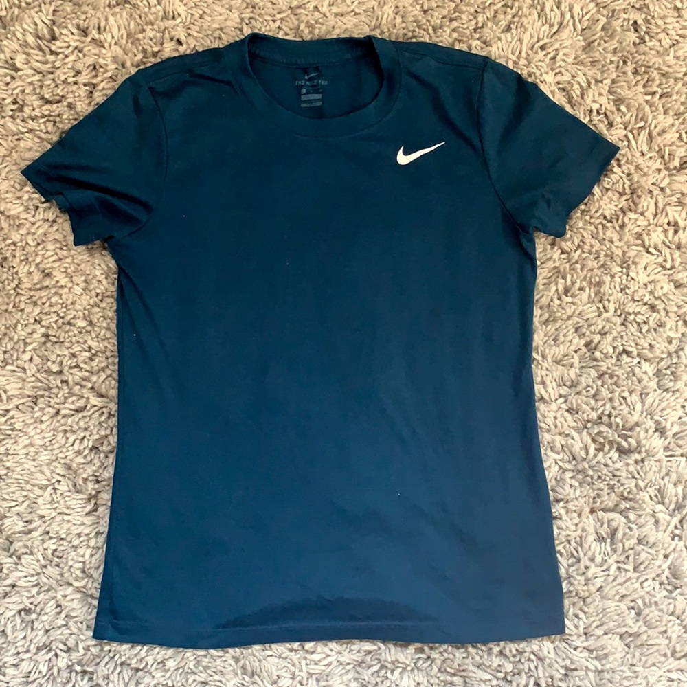 Teal Nike shirt sleeved t-shirt. Size: Women’s S